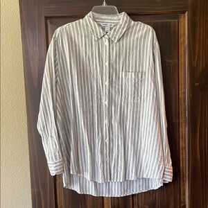 Old Navy Gray and White Casual Button Down Shirt “The Boyfriend Shirt” Size L